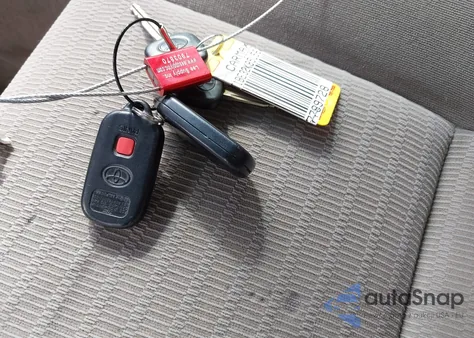 2005 Toyota Camry Le z USA, uszkodzony, nr VIN 4T1BE32K85U562069